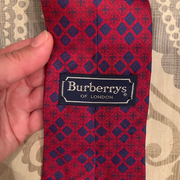 Burberry’s of London men’s tie - Picture 2 of 4